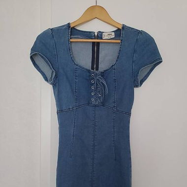 Neues, kurzes Kleid aus Jeans (Gr. 34)