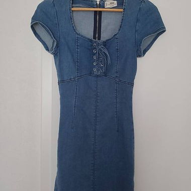 Neues, kurzes Kleid aus Jeans (Gr. 34)