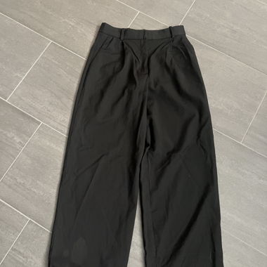 Schwarze Stoffhose Massimo Dutti
