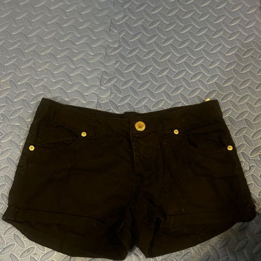 Mini short noir pour adolescente