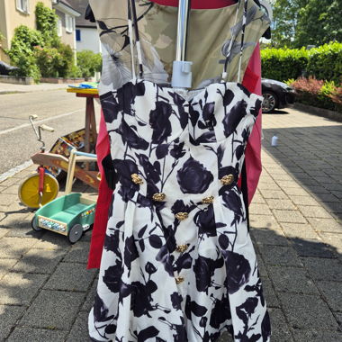 Blumenmuster Kleid
