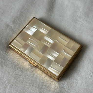 Cipria vintage compatta in madreperla Mother of Pearls