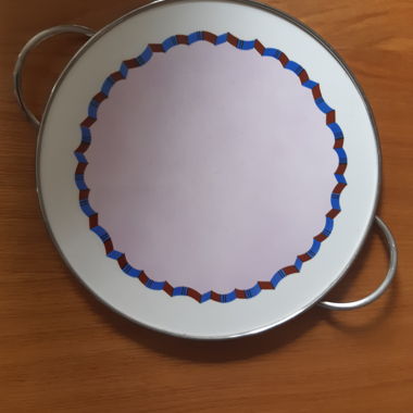 Vassoio in metallo e ceramica