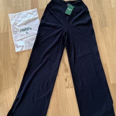 Flaired Leggings Hose - Halara