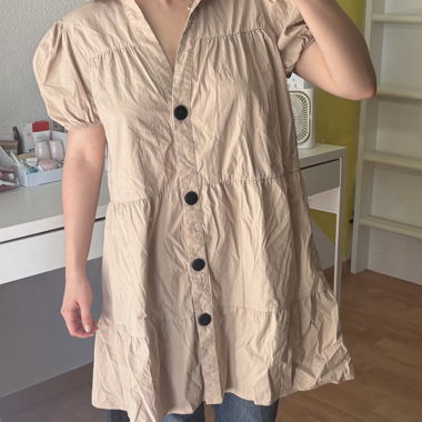 Beiges Kurzarmkleid