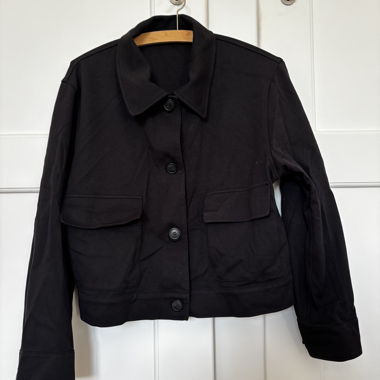 Schwarze Jacke mit Taschen, XS von Uniqlo