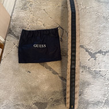 Guess Taillen Gürtel mit Staubbeutel