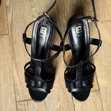 Laura Biagiotti Sandals – New, Size 39