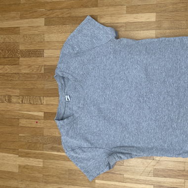 T-shirt gris Uniqlo 