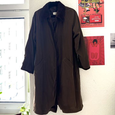 Cappotto marrone al ginocchio