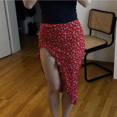 Super cute floral Bershka maxi skirt