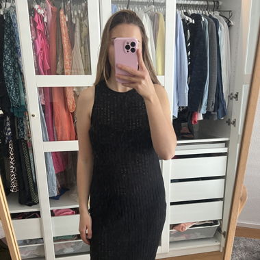 Strandkleid mit Lochmuster