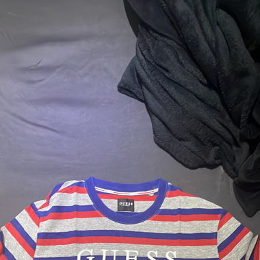 T-shirt guess