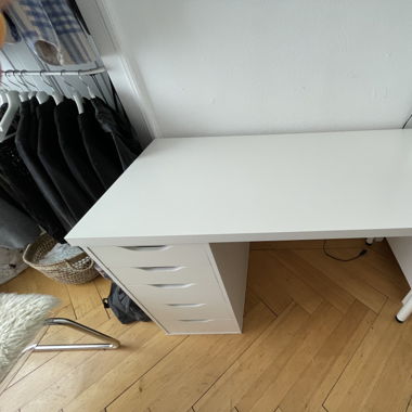 Schreibtisch