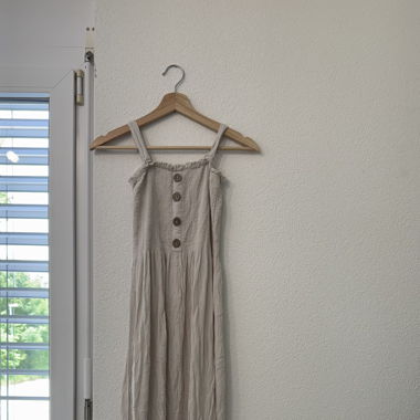 Maxi Sommerkleid in Beige mit Spaghetti Ärmel 