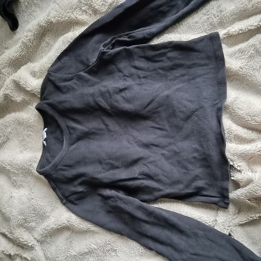 T-shirt nero a maniche lunghe