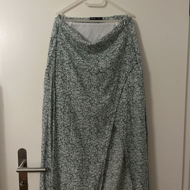 Skirt with slit