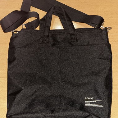 Borsa tote nera con anello