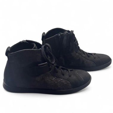 Sneakers alte in vera pelle nere, mai indossate