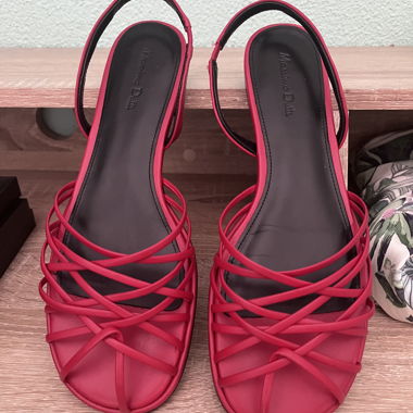 Sandales slingback rouges à brides