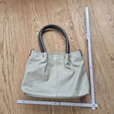 Sac à main beige avec poche intérieure