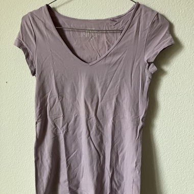 Lilac V-neck T-shirt