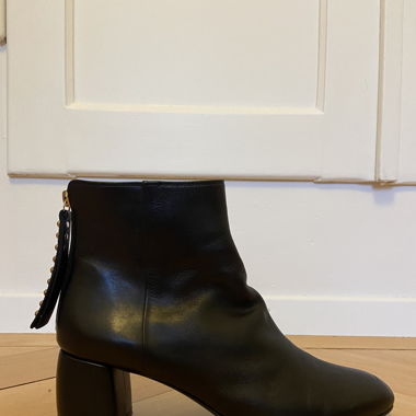 Schwarze Booties mit Absatz