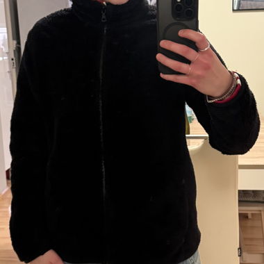 UNIQLO black fleece jacket