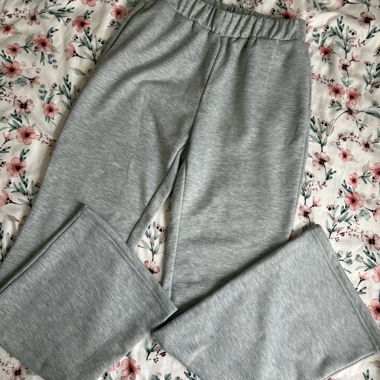 Pantaloni jogging grigi ampi