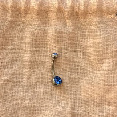 Piercing all’addome con pietre blu NUOVO