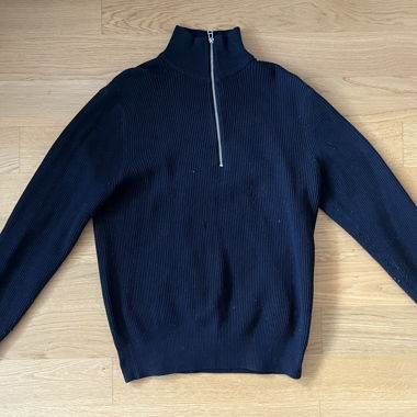 pull noir a zippe 