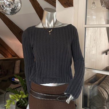 GREY PULLOVER