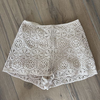 Short in pizzo beige