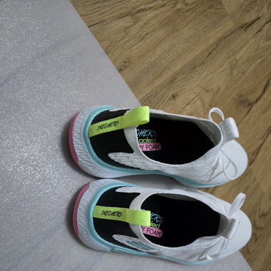Skechers