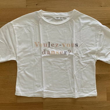 Cropped T Shirt mit Schriftzug