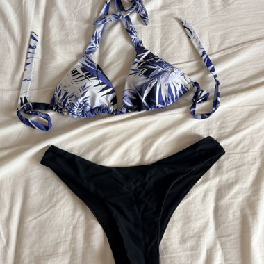 Bikini deux pièces bleu et noir