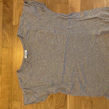 T-shirt grigia in cotone biologico