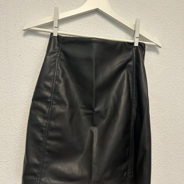 Jupe noire en simili cuir