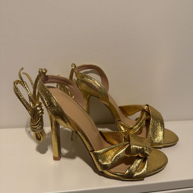 Goldene High Heels Sandalen