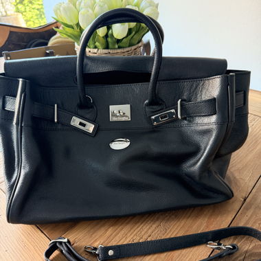 Sac à main en cuir noir