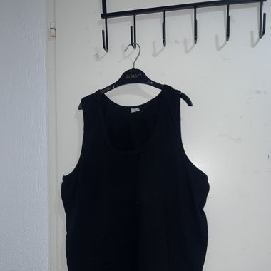 Schwarzes, ärmelloses Tanktop