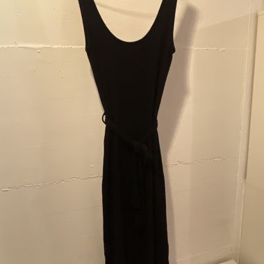 Abito nero 3/4 con cintura