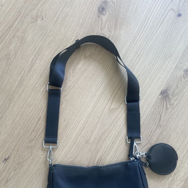Schwarze Umhängetasche