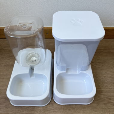 Distributeur de nourriture pour animaux (eau et nourriture)