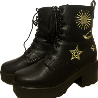 Bestickte Boots