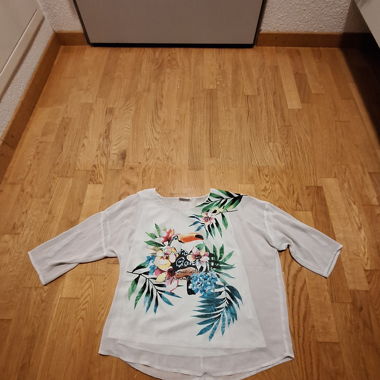 Schöne weisse Bluse