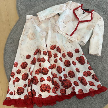 Ensemble jupe longue et veste fleurie