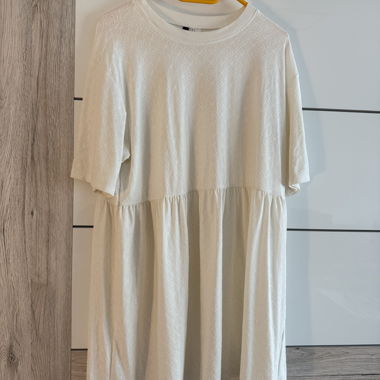 Weisses Kleid mit Stickmustern (Grösse L)
