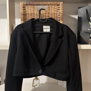 Short black Bershka blazer
