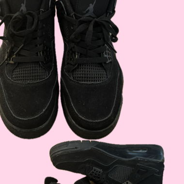 Black Cat Jordan 4 
